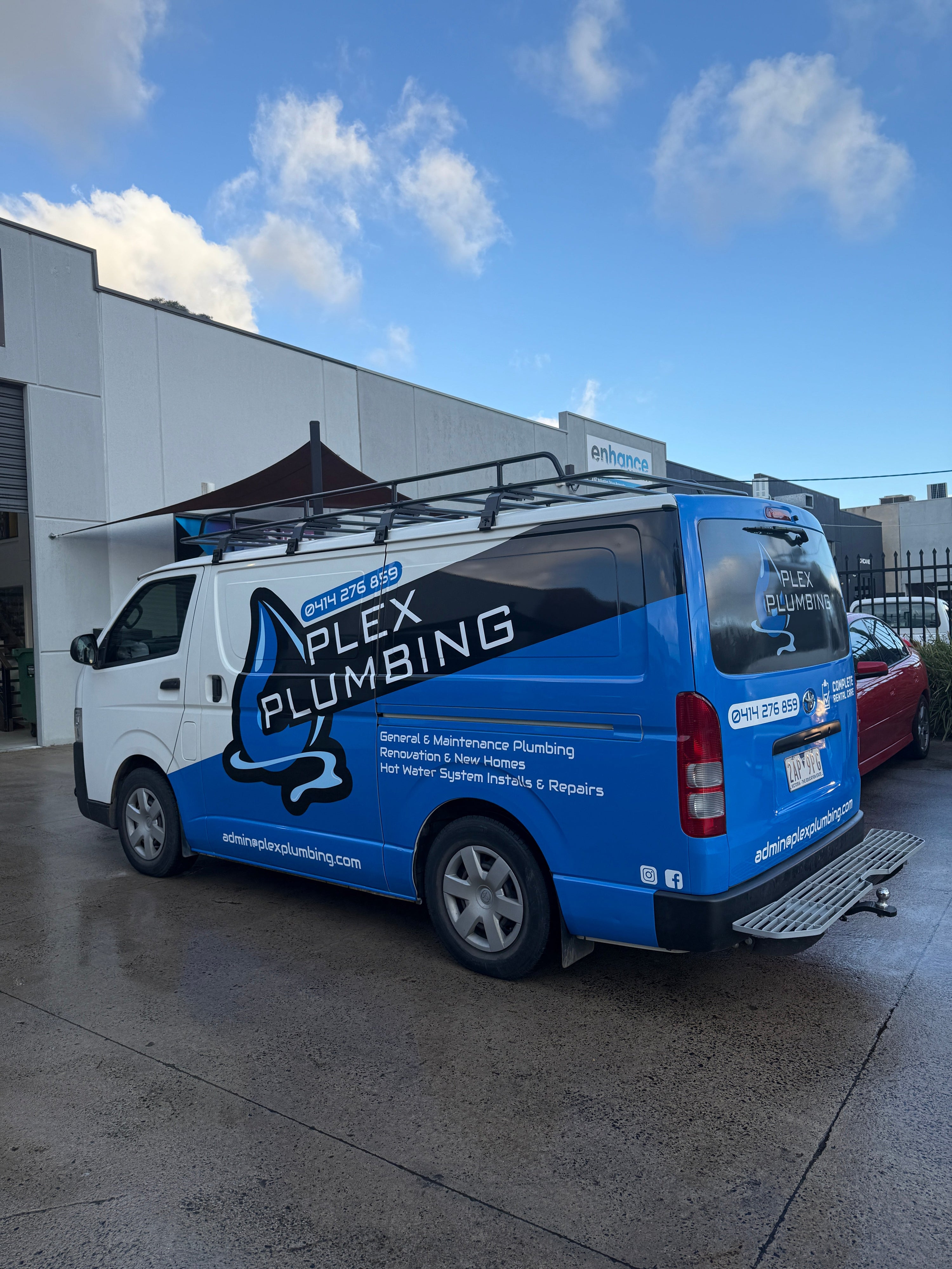 Full Wrap vs. Partial Wrap: Which One Is Better for Your Business?
