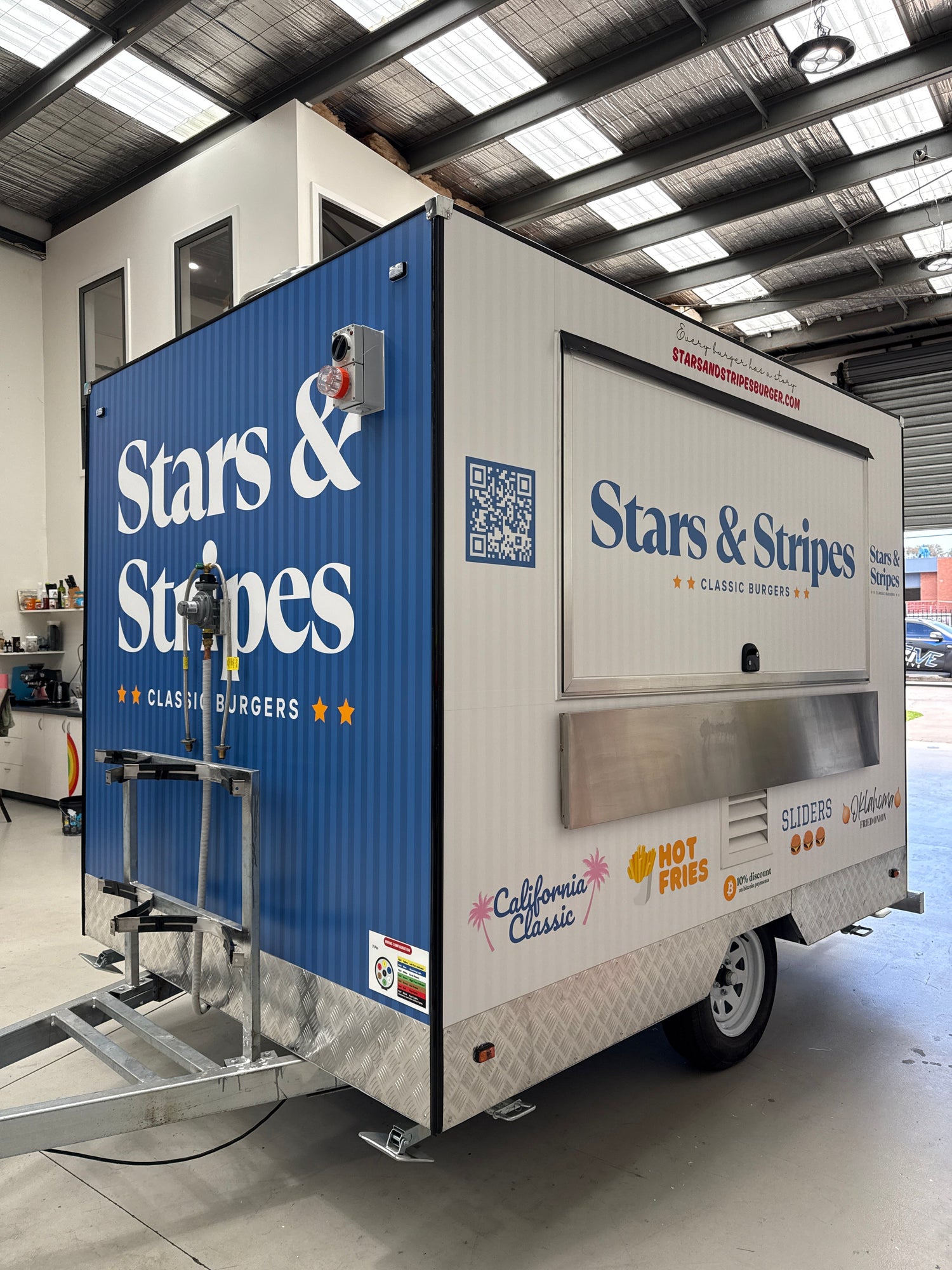 Why Melbourne Tradies Choose Wraps Over Billboards