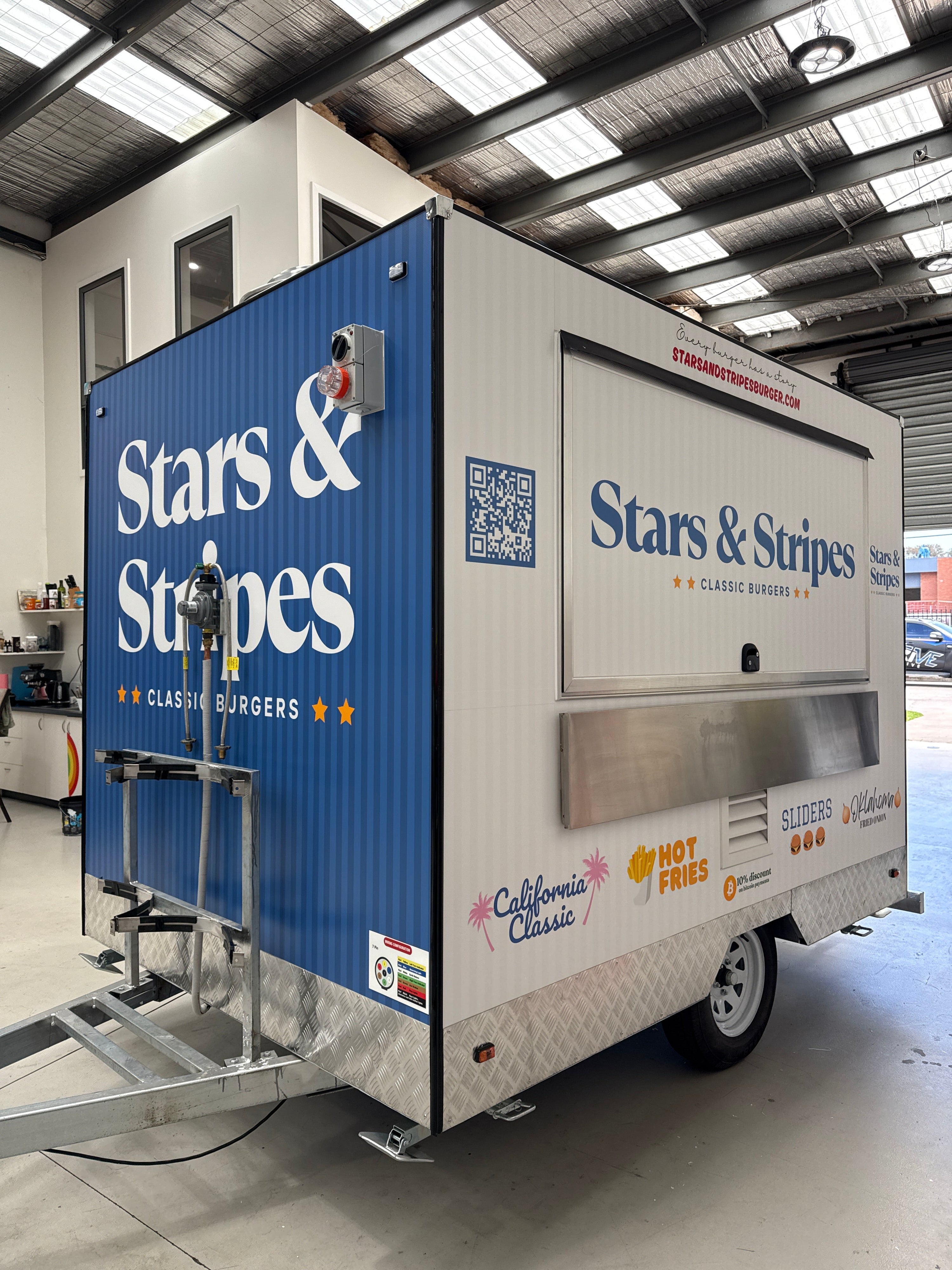 Why Melbourne Tradies Choose Wraps Over Billboards